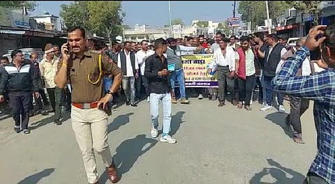 The protestors took out a rally to the SDM office shouting slogans over their demand.