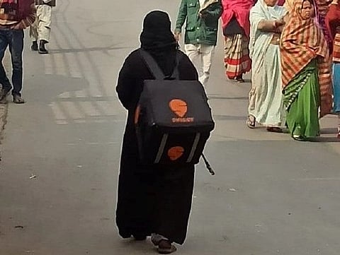 The photo of a woman carrying a Swiggy bag went viral on social media