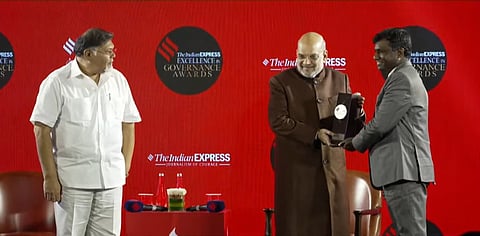 Manjunath Bhajantri winning Excellence in Governance Award in MSME category