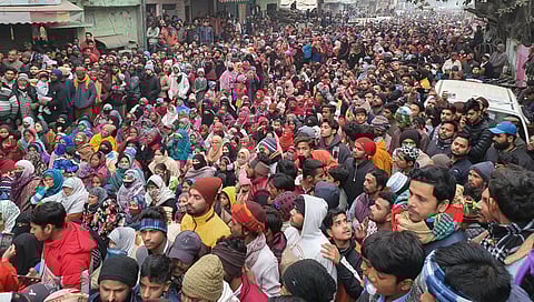 Despite the cold, women, Youth and children sitting on dharna out in the open