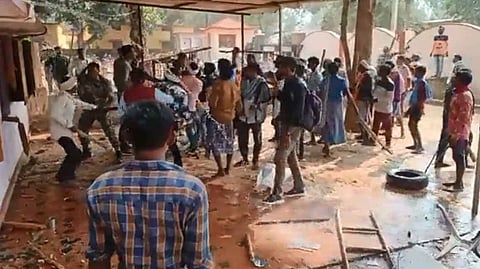 In Narayanpur and Kondagaon districts of Chhattisgarh, the conflict between the tribals who have adopted Christianity and the tribals of the other side is increasing.