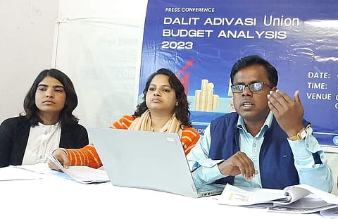 Rihana mansuri (centre) with the team of Bundelkhand Dalit Adhikar Manch