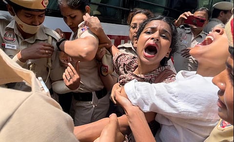 Campus Harassment: DU students protest outside IPCW’s gate, claim brutal detention by Delhi Police