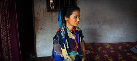 As a single parent, Geeta feeds her 4 daughters by washing utensils in people's homes.