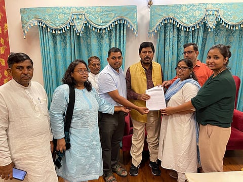 A plea was handed over to the Union Minister Ramdas Athwale.