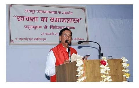 Dr Bindeshwar Pathak delivering a lecture at Udaipur in 2013