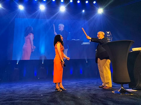 Outgoing director David Kaplan passing the baton to GIJN's new executive director, Emilia Díaz-Struck at the conference.