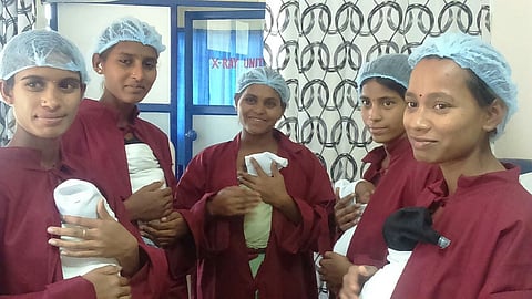 Skin-to-skin contact under kangaroo care technique provides warmth and regulates the temperature of the child.