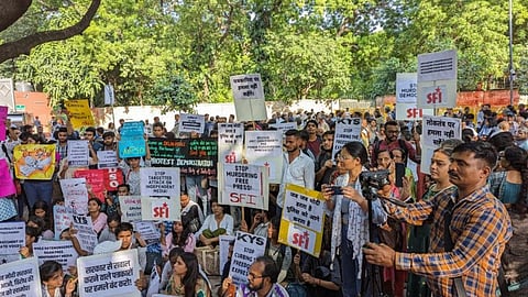 Media and civil organisations expressed serious concern over repression and equipment confiscation of journalists in a protest in New Delhi.
