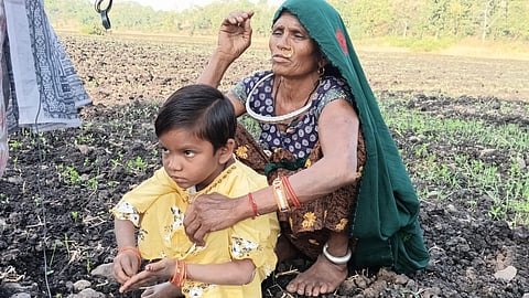 In 2021, a group of workers from Vagad, who had gone to work as construction workers in Surat city of Gujarat, were sleeping on the roadside when a speeding dumper ran over them. 12 people were killed on the spot. Kamla lost 6 members of her family including her young son and daughter-in-law in the accident. Little granddaughter now lives with grandparents.