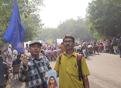 Waving the Blue Flag of Ambedkarites, Organization Workers Came All the Way from Kolkata to Attend the Rally in Delhi