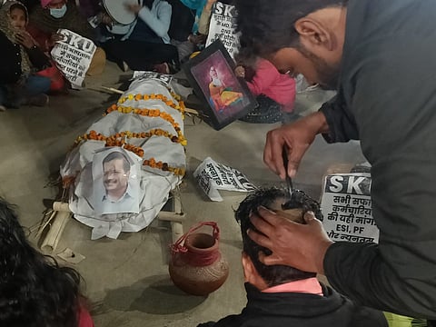 'Samuhik Mundan' near Kejriwal's symbolic pyre