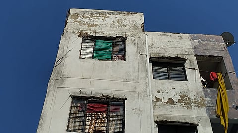 Dilapidated Kanshiram Colony in Lucknow Exposes Neglect and Struggles of Residents