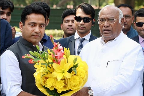 Rahul Kaswan officially joined the Congress in the presence of party president Mallikarjun Kharge in Delhi.