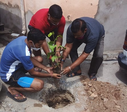 Gopal Kumawat, transitioning from a college student to a government employee, faced increasing familial and professional responsibilities. Yet, his passion for tree planting remained undiminished.