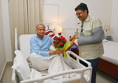 Leader of Opposition Tikaram Jully paid a visit to former CM Gehlot at his residence on wednesday.