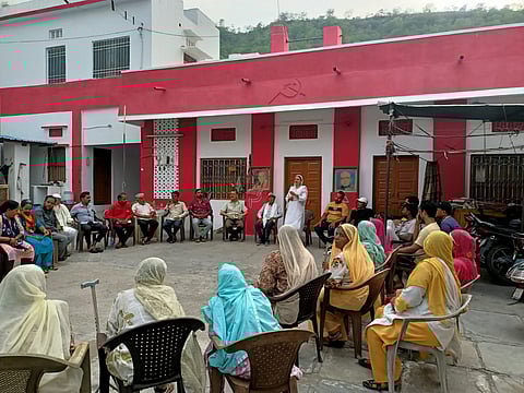 The street vendors' union decided to stage a protest , demanding an end to the eviction of street vendors, adherence to the Street Vendors Act, and allowing vegetable and fruit sellers at Mukherjee Chowk to continue their business as usual.