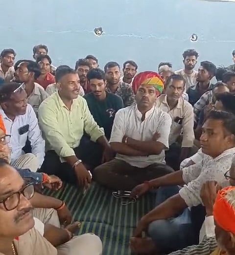 Dr. Rawat visited the villagers who were staging a dharna-demonstration in Jawar Mines. He engaged with them to understand their demands and concerns, which were subsequently detailed in his report to the Chief Minister.