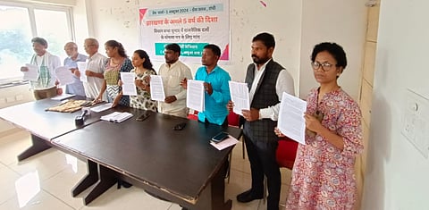 The people's collective urged the political leadership to take the demands seriously for the betterment of Jharkhand.