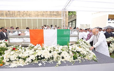 Union Home Minister Amit Shah Pays Tribute to Legendary Industrialist Ratan Tata