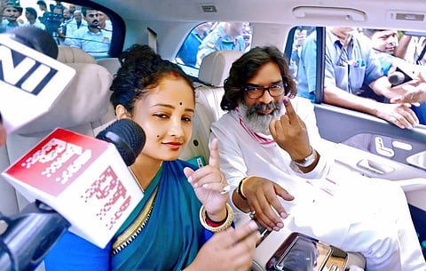 Jharkhand Elections 2024 : CM Hemant Soren Casts Vote, Urges Participation