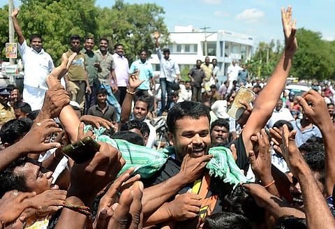 A convicted murderer, Yuvaraj, receives a grand welcome upon his release on parole, highlighting the disturbing celebration of caste-based violence.