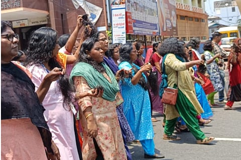 Large crowds gather daily at the protest site to express solidarity with the Asha workers and on Monday there was a huge gathering of people and Asha workers at the venue.