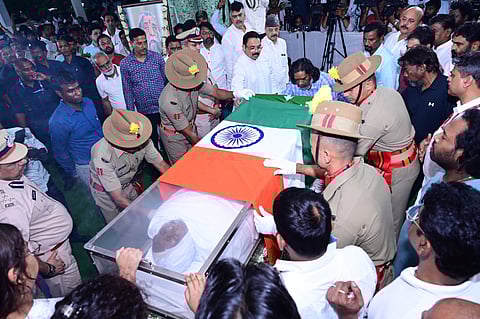 Even during the peak of his influence, Shibu Soren never thought of seeking revenge against the family of his father’s murderers. During the domicile movement, when an atmosphere of hostility prevailed, he expressed his sorrow over it.