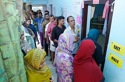 The LDF also governs 571 grama panchayats, 113 block panchayats, and 11 district panchayats, while the UDF controls 351 grama panchayats, 38 blocks, and three districts (Ernakulam, Wayanad, and Malappuram).