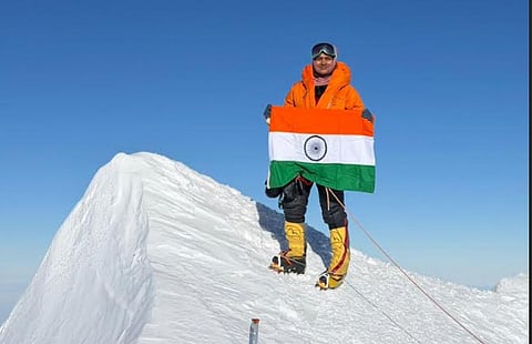 On December 12, the intrepid mountaineer hoisted the Indian tricolor atop the 4,892-meter (approximately 5,000 meters above sea level) summit, marking a historic milestone in extreme adventure sports.