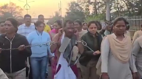 Flanked by female officers who held him firmly, the handcuffed accused was marched from Signal Chowk to the local court in a mock procession. His face was daubed with bright red lipstick, a humiliating nod to the gender-based abuse he allegedly inflicted.