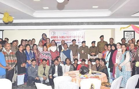 For the past month, Anmol Samaj Sevi Sansthan in Bhopal has been conducting regular meetings under its “Sahas Project,” bringing together transgender persons, legal advisors, and community leaders.