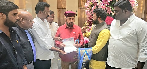 The meeting was held on the occasion of the visit of Dr. Anil Jaihind Yadav, Chairman of the OBC Department of the AICC.