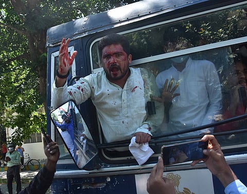 Samajwadi Party Workers Cane Charged In Lucknow, Many Injured