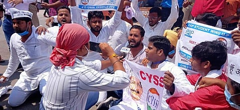 जेईई-नीट परीक्षा को स्थगित कराने की मांग पर सीवाईएसएस प्रदेश अध्यक्ष वंशराज दुबे गिरफ्तार