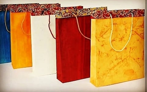 কেভিআইসি-র অনলাইন বিক্রিতে কাগজ প্যাকেজিং-এর ব্যবহার জনসাধারণের প্রশংসা অর্জন করেছে