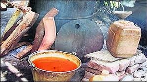 ज़हरीली शराब के सौदागरों पर मैनपुरी पुलिस ने कसा शिकंजा, शराब माफियाओं पर हजारों का इनाम घोषित।