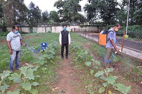 CSIR-CMERI Develops Affordable Solar Powered Battery Based Sprayers To Tackle Water Crisis In Agriculture