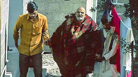 नीब करौरी बाबा की अनंत कथाएँ: वे कभी शेर, कभी बंदर और कभी भिखारी का रूप ले लेते थे