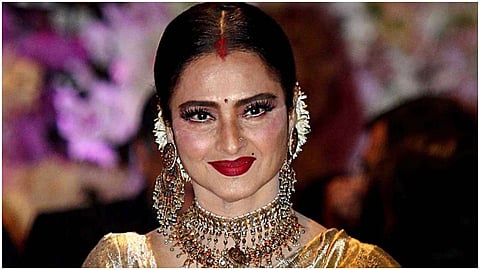 जन्मदिन विशेष: दूसरी अभिनेत्रियों की चमक आज भी फीकी कर देतीं हैं रेखा