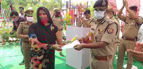 प्रदेश व्यापी “मिशन शक्ति” अभियान के तहत एडीजी ज़ोन आगरा अजय आनन्द ने महिलाओं को किया जागरूक