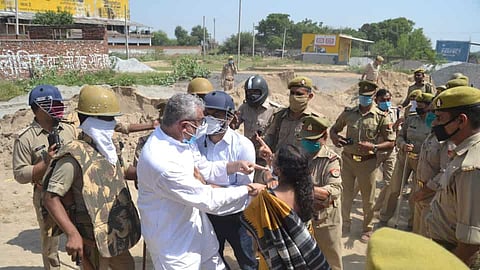 Now, UP Police And An Official Misbehaves With TMC MP Derek O' Brien, Woman Protestors