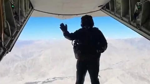 New Record Of Skydive Landing by IAF Set At Khardungla Pass, Leh