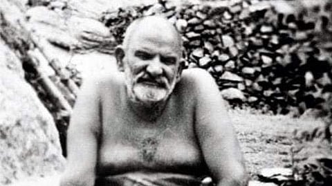 नीब करौरी बाबा की अनंत कथाएँ: जब एक छोटी बच्ची ने महाराज जी के सीने पर राम सीता देखे