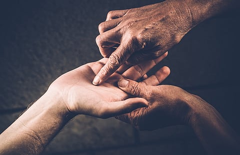 नीब करोली बाबा की अनंत कथाएँ : जब ज्योतिषी की भविष्यवाणी, उसी पर लागू हुई !