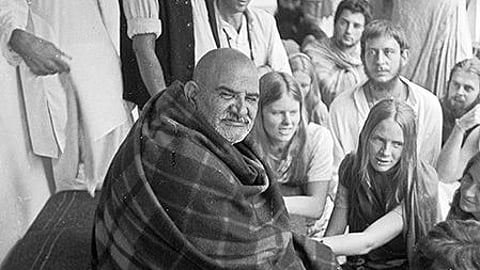 नीब करोली बाबा की अनंत कथाएँ : माँ के रूप में भगवान