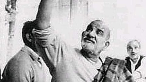 नीब करोली बाबा की अनंत कथाएँ: एक भक्त को झट से नौकरी दिलवायी