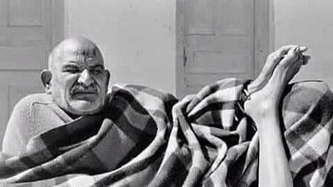 नीब करौरी बाबा की अनंत कथाएँ: रामपुर के पुलिस इन्स्पेक्टर की बेटी का बुख़ार उसके बिस्तर पर कुछ देर लेटकर ठीक किया