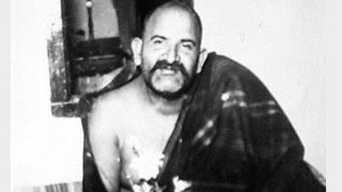 नीब करौरी बाबा की अनंत कथाएँ : अपनी एक कैनेडियन भक्त की माँ जो उन्हें बहुत कोसती थी को विदेश में बचाया