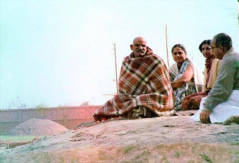 नीब करौरी बाबा की अनंत कथाएँ: वो प्रसाद दे जो भगवान के लिए रखता है!